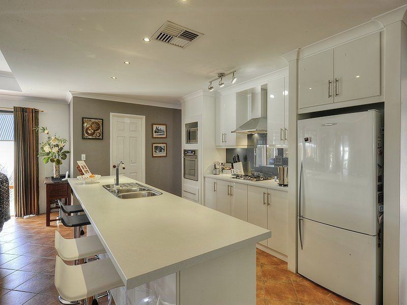 61 Ballard Meander, Lakelands WA 6180