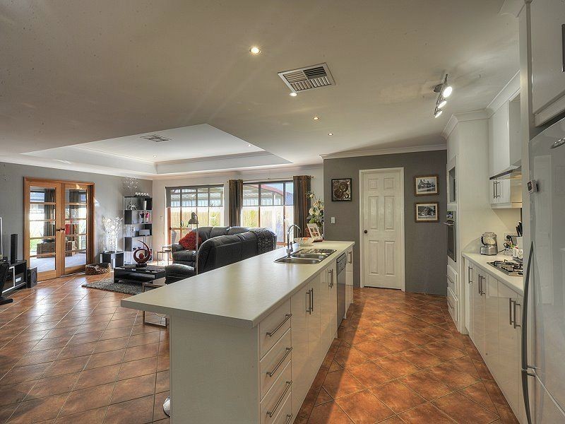 61 Ballard Meander, Lakelands WA 6180