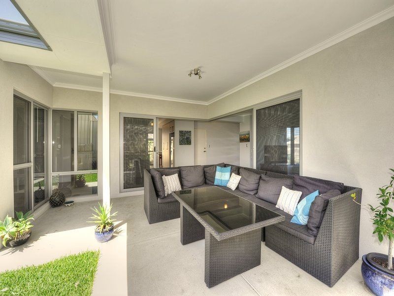 24 Victor Drive, Madora Bay WA 6210