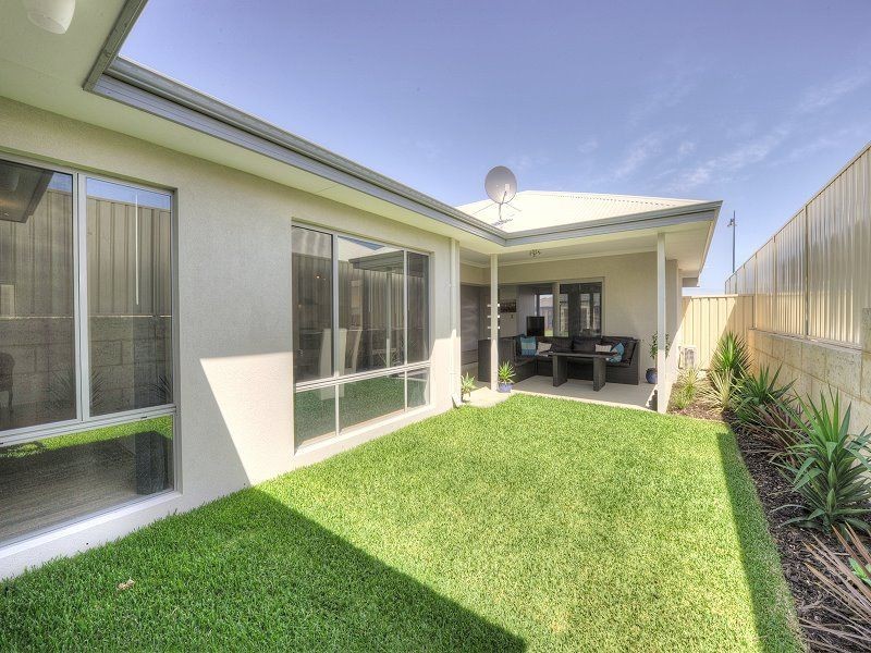 24 Victor Drive, Madora Bay WA 6210