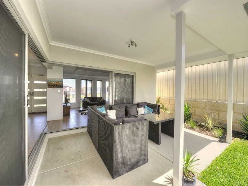 24 Victor Drive, Madora Bay WA 6210