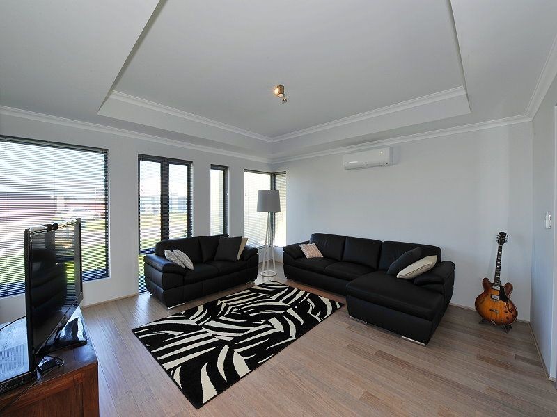 24 Victor Drive, Madora Bay WA 6210