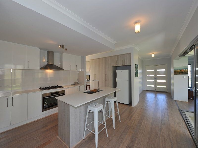 24 Victor Drive, Madora Bay WA 6210