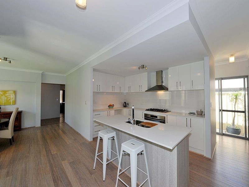 24 Victor Drive, Madora Bay WA 6210