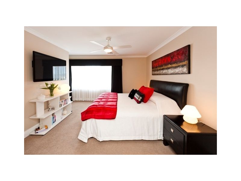 4 Torwood Edge, Halls Head WA 6210