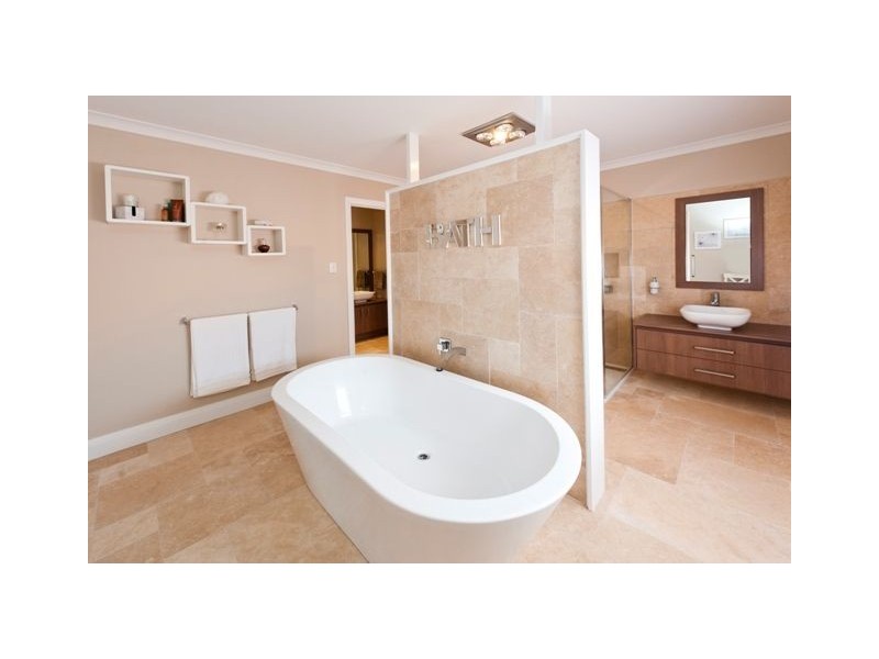 4 Torwood Edge, Halls Head WA 6210