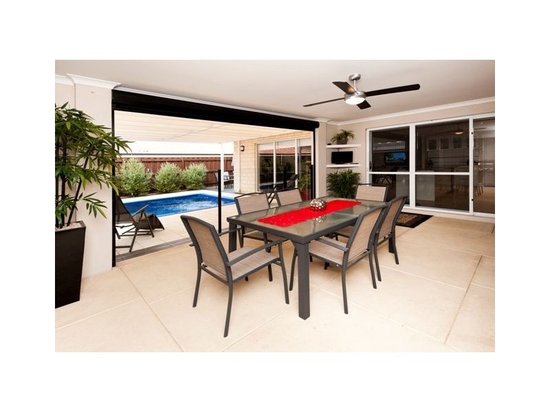 4 Torwood Edge, Halls Head WA 6210