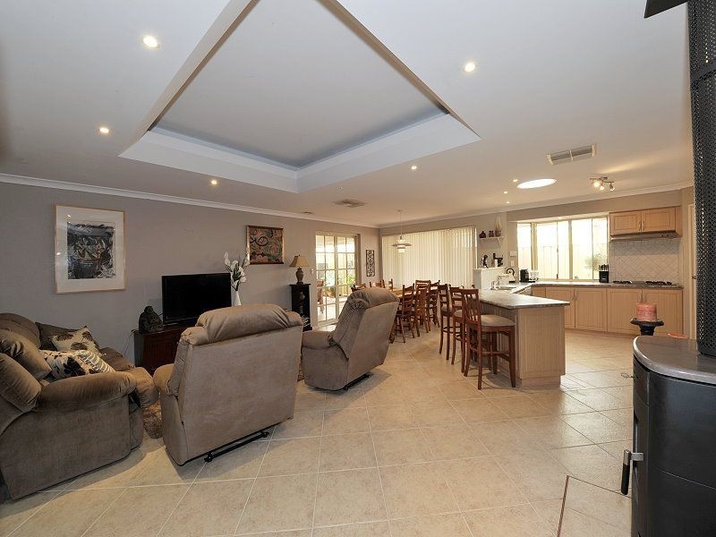 3 Brouwer Trail, Dudley Park WA 6210