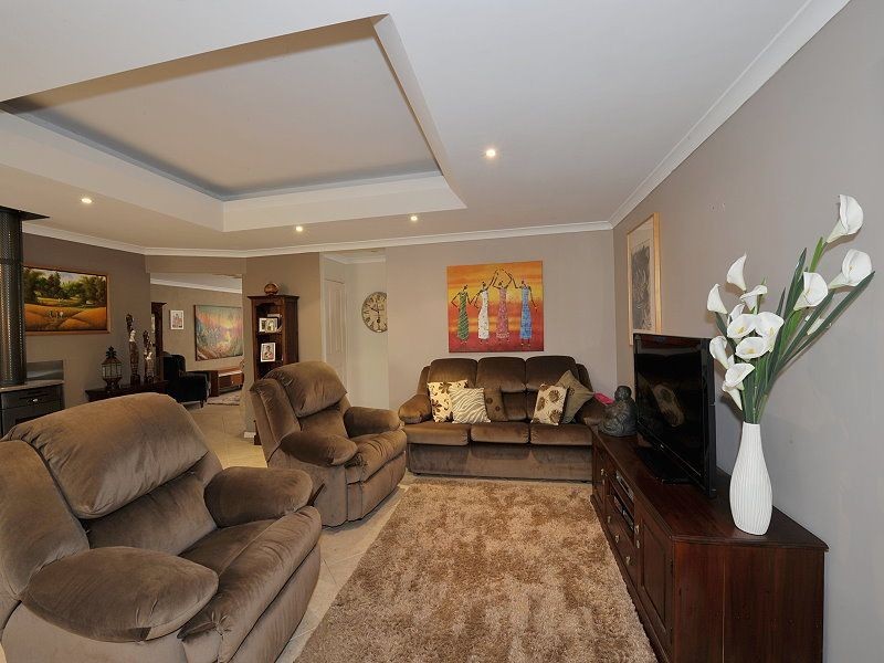 3 Brouwer Trail, Dudley Park WA 6210