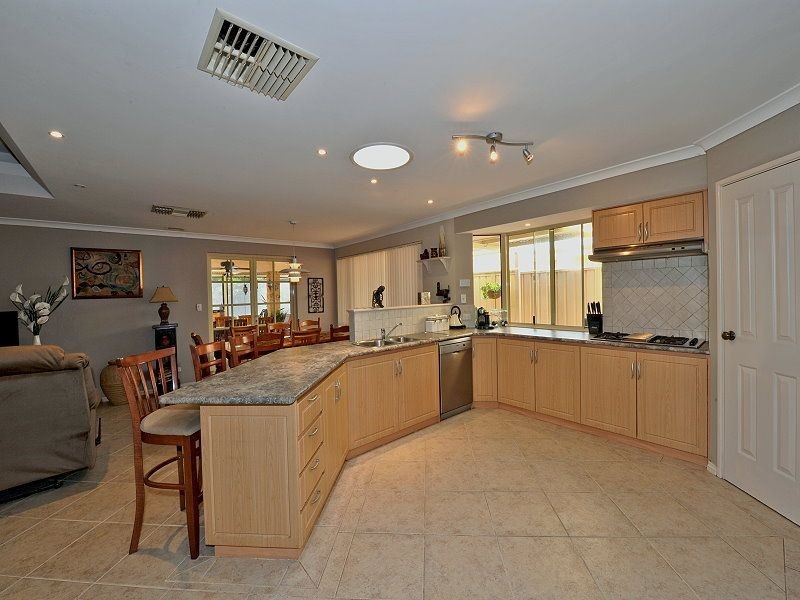 3 Brouwer Trail, Dudley Park WA 6210