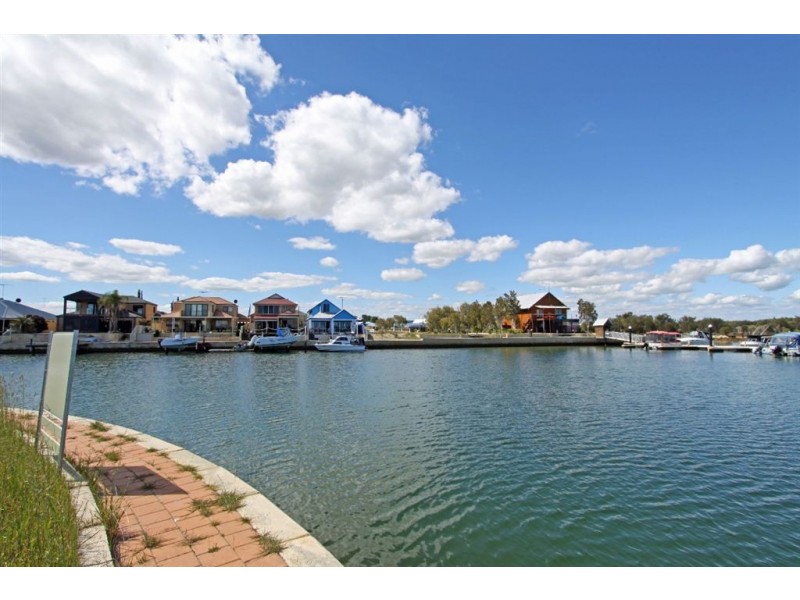 43 Erins Isle, Dudley Park WA 6210