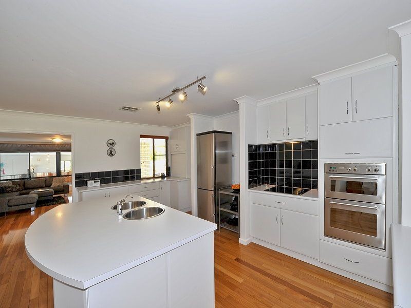 20 Everlasting Retreat, Halls Head WA 6210