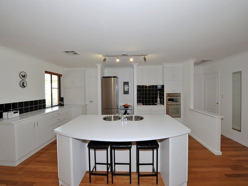 20 Everlasting Retreat, Halls Head WA 6210