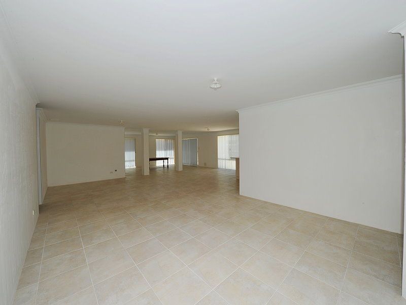 11 Grasshill Grange, Halls Head WA 6210