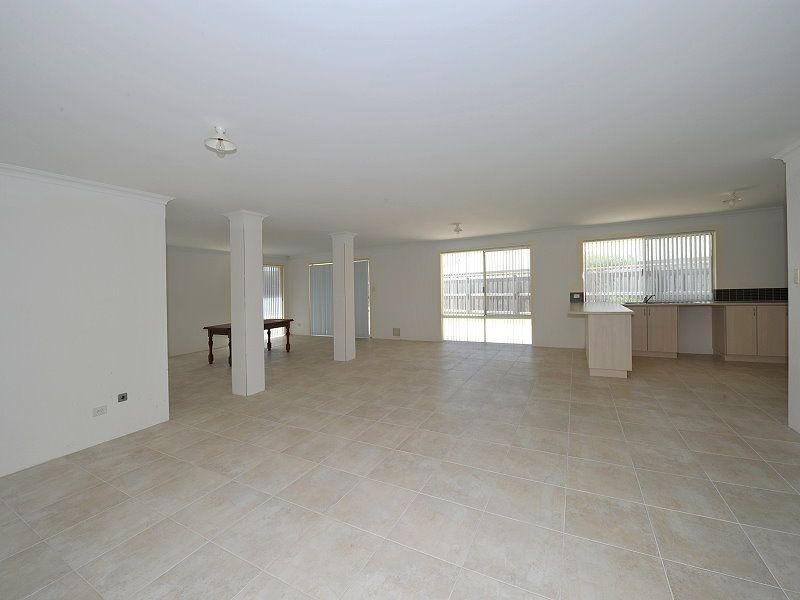 11 Grasshill Grange, Halls Head WA 6210