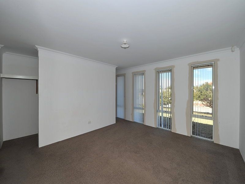 11 Grasshill Grange, Halls Head WA 6210