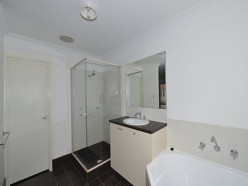 11 Grasshill Grange, Halls Head WA 6210