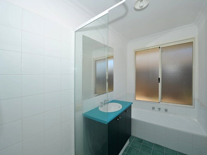 11 Grasshill Grange, Halls Head WA 6210