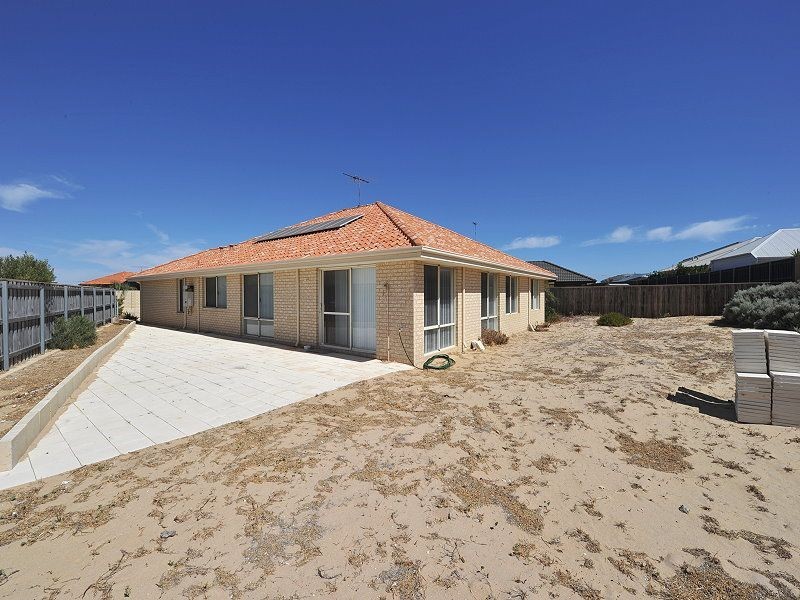 11 Grasshill Grange, Halls Head WA 6210