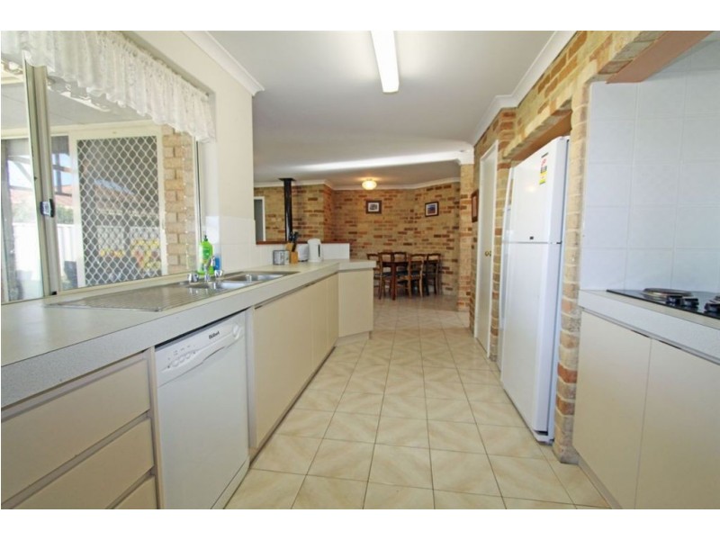 5 Maitland Close, Halls Head WA 6210