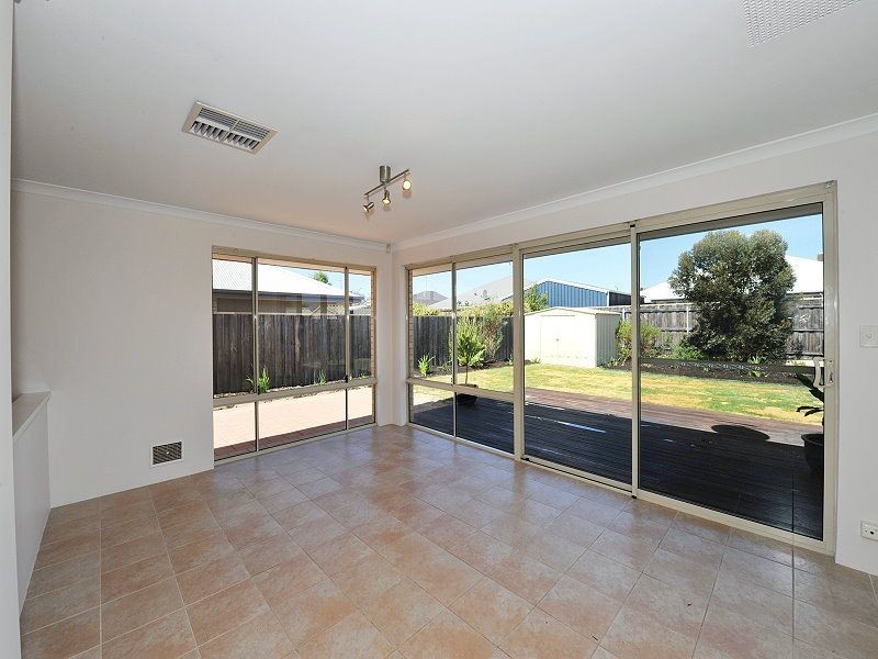 14 Tranquility Way, Halls Head WA 6210