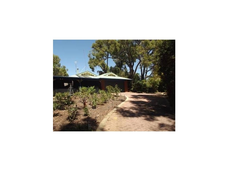5 Knight Place, Waroona WA 6215