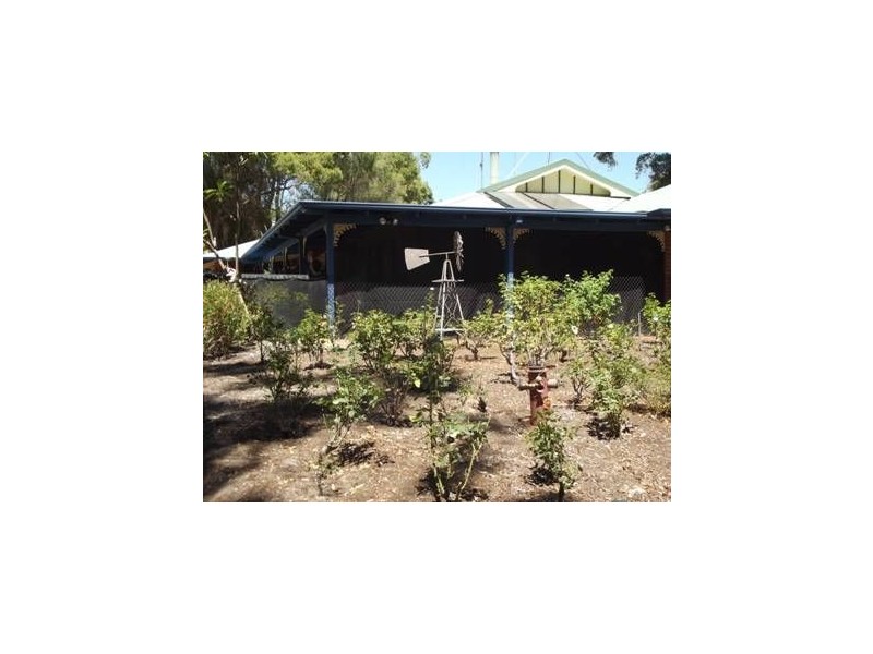 5 Knight Place, Waroona WA 6215