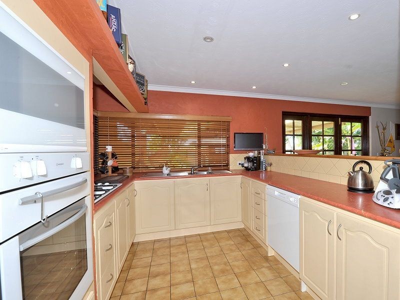 10 Tennyson Ave, Halls Head WA 6210