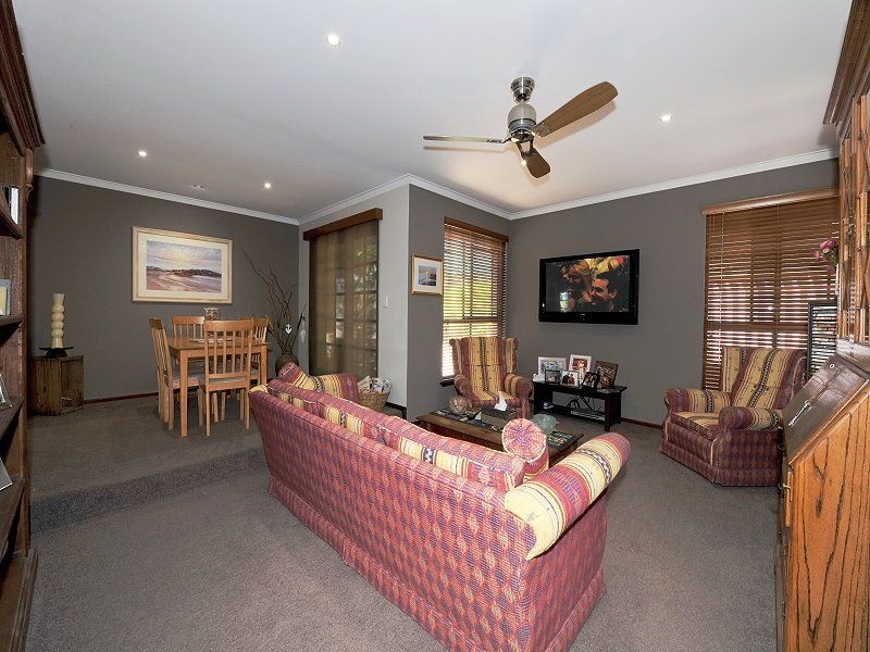 10 Tennyson Ave, Halls Head WA 6210