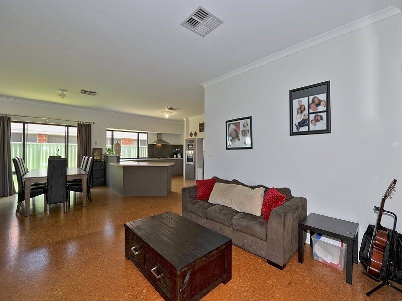 19 Bibbulmun Meander, Ravenswood WA 6208