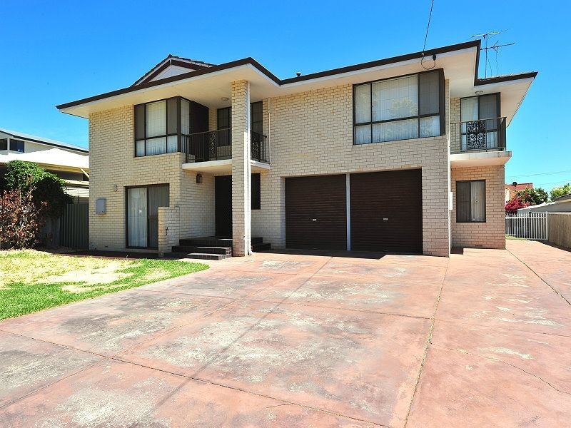 4 Armstrong Street, Halls Head WA 6210