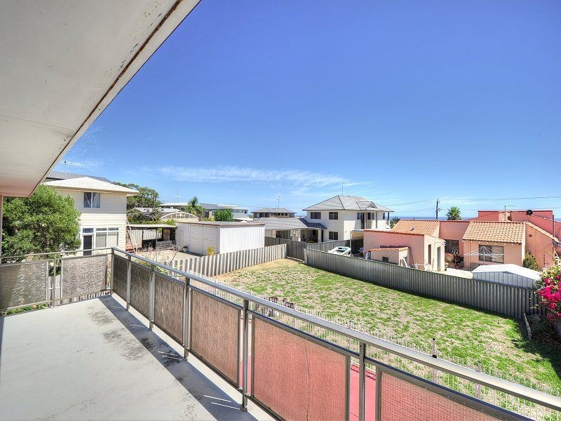 4 Armstrong Street, Halls Head WA 6210