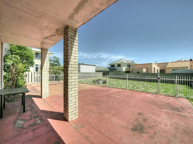 4 Armstrong Street, Halls Head WA 6210