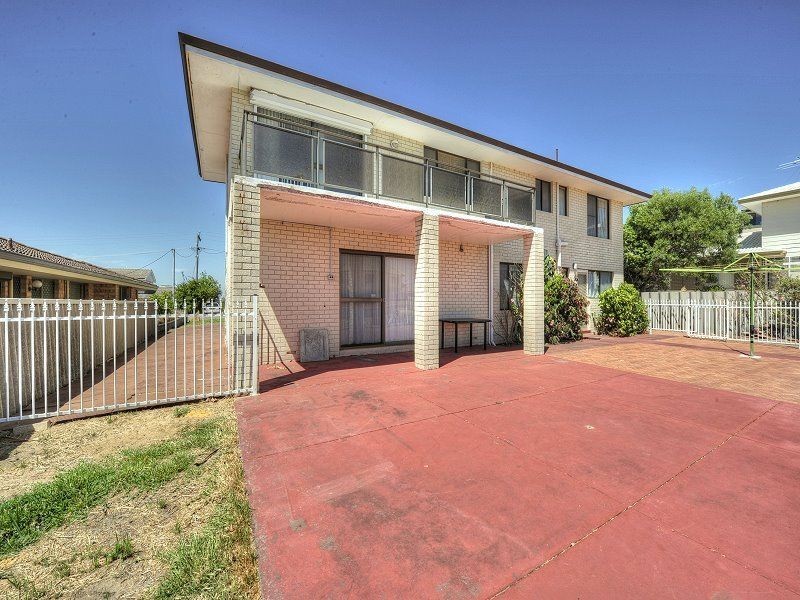 4 Armstrong Street, Halls Head WA 6210