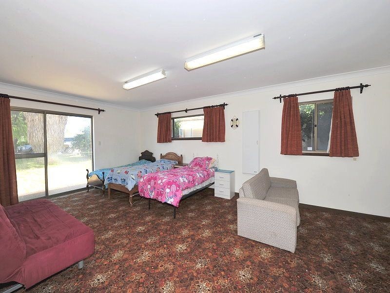 4 Armstrong Street, Halls Head WA 6210