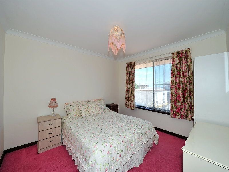 4 Armstrong Street, Halls Head WA 6210