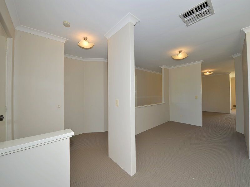 32 Pentland Crescent, Dudley Park WA 6210