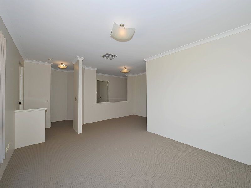 32 Pentland Crescent, Dudley Park WA 6210