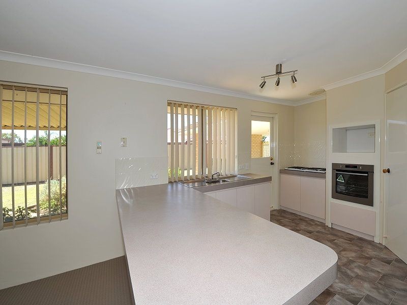 32 Pentland Crescent, Dudley Park WA 6210