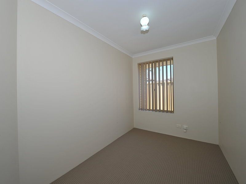 32 Pentland Crescent, Dudley Park WA 6210