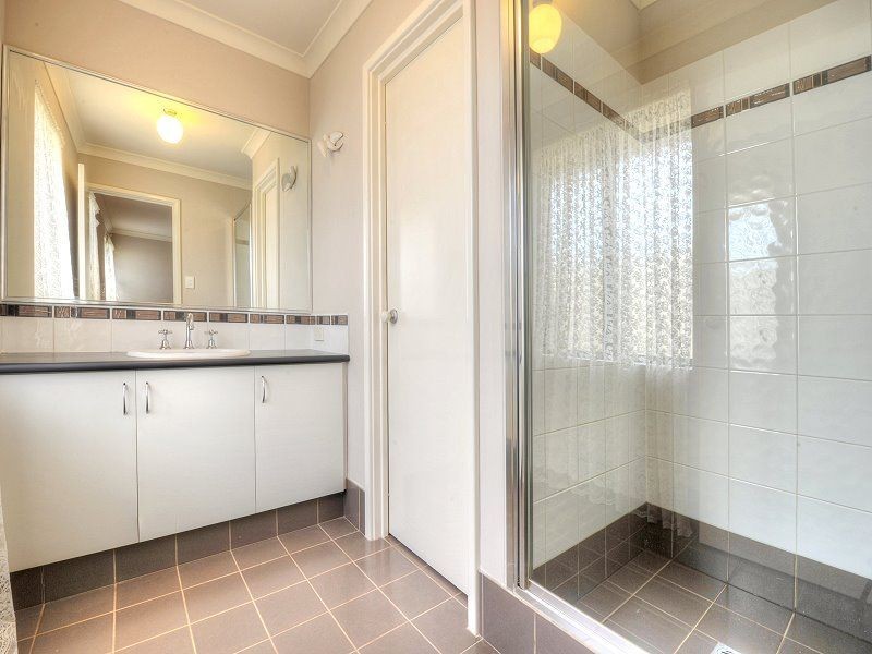 17 Nankeen Approach, Dudley Park WA 6210