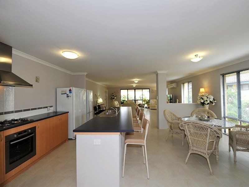 17 Nankeen Approach, Dudley Park WA 6210