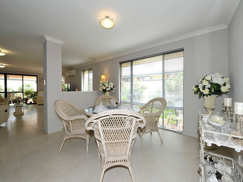 17 Nankeen Approach, Dudley Park WA 6210