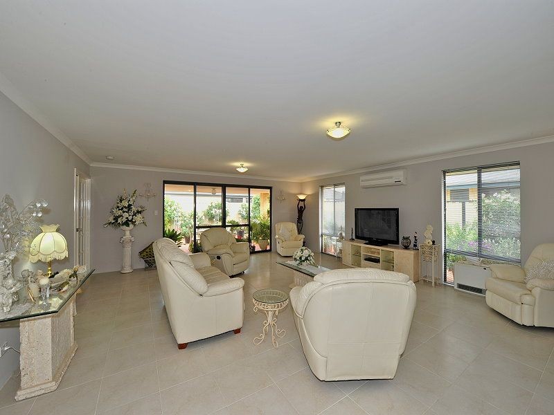 17 Nankeen Approach, Dudley Park WA 6210