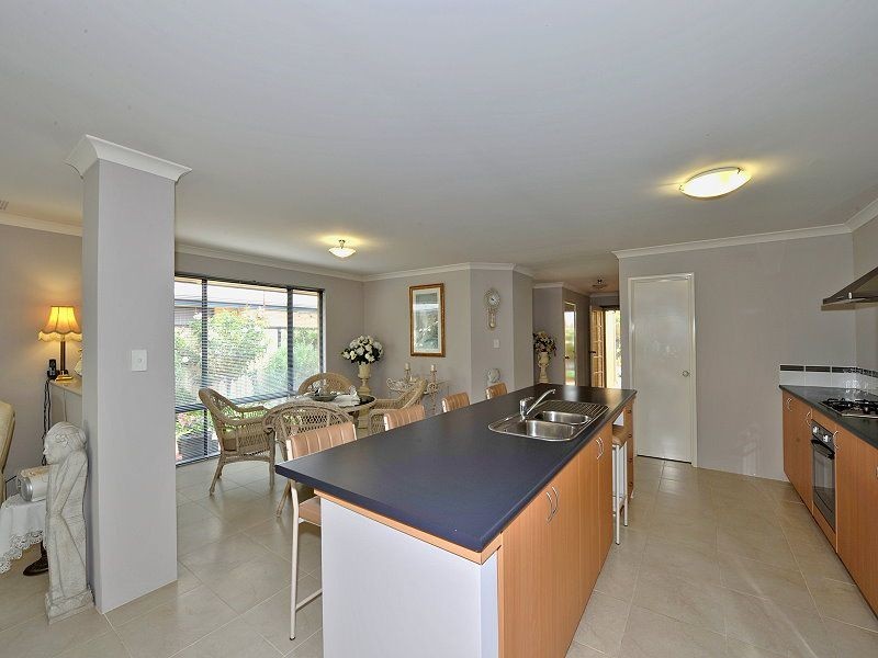 17 Nankeen Approach, Dudley Park WA 6210