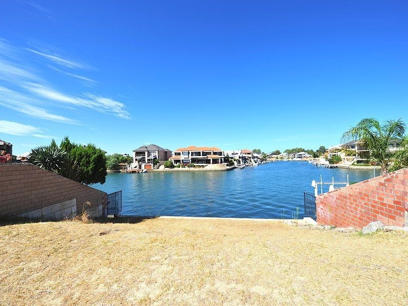 15 Finistere Island Retreat, Halls Head WA 6210