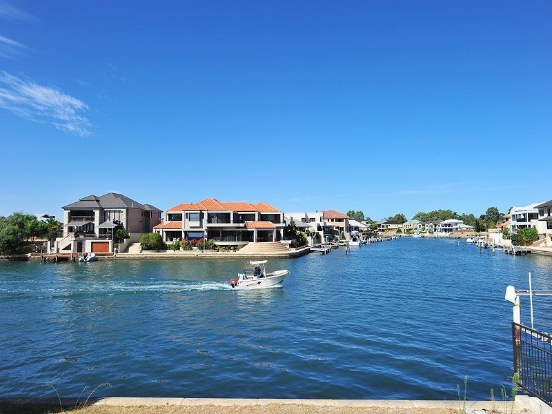 15 Finistere Island Retreat, Halls Head WA 6210