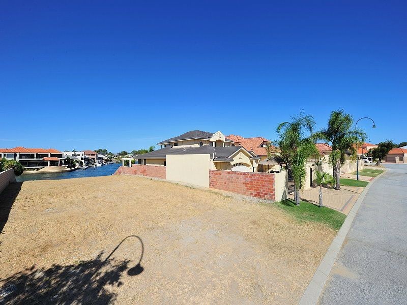 15 Finistere Island Retreat, Halls Head WA 6210