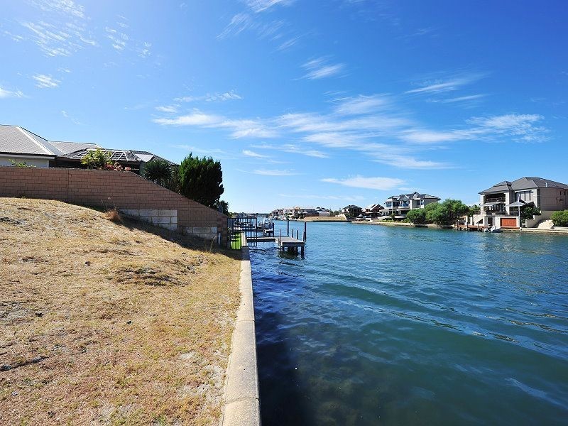 15 Finistere Island Retreat, Halls Head WA 6210