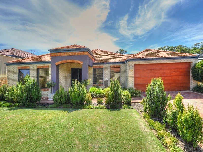 13 Ballard Meander, Lakelands WA 6180